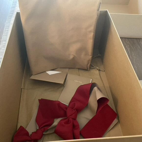 Burberry Tote and Matching Walet - Picture 14 of 14